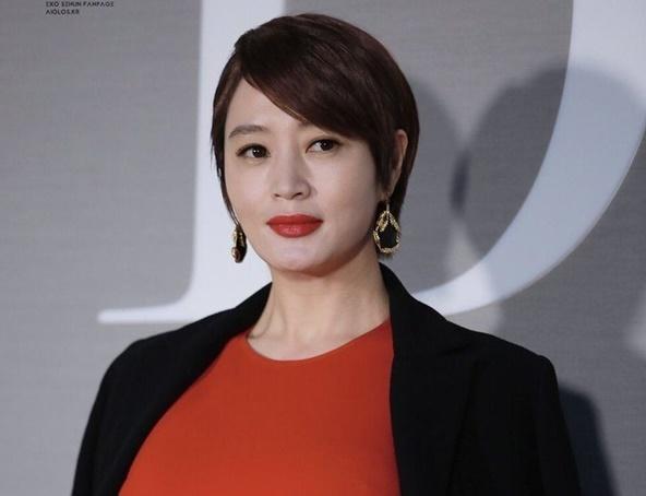 Màn tái xuất đáng mong đợi của 'ảnh hậu' Kim Hye-soo