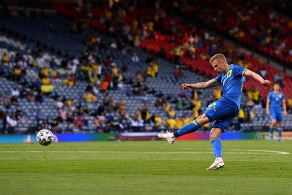 Ukraine vào tứ kết Euro 2020 nhờ bàn thắng ở phút 121!