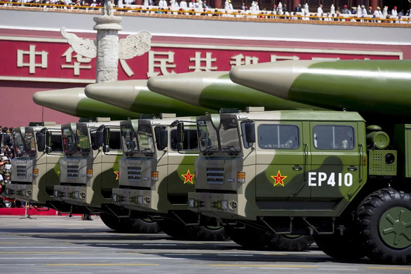 Trung Quốc phóng tên lửa ra biển Đông