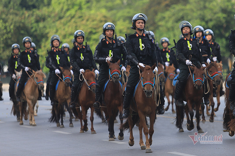 Đoàn Cảnh sát cơ động kỵ binh lần đầu ra mắt