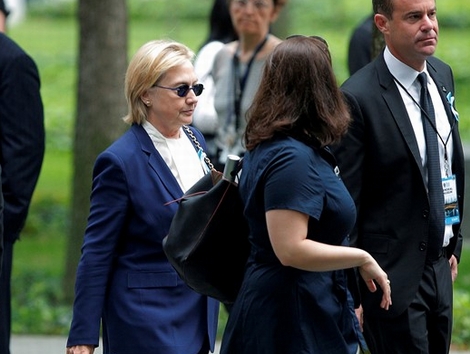 Bà Clinton ngất xỉu vì viêm phổi trong lễ tưởng niệm 11/9