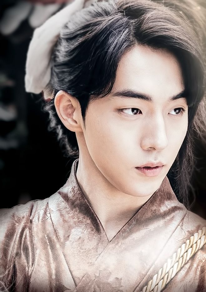 Dù góp mặt trong bộ phim Người tình ánh trăng tràn ngập trai đẹp nhưng Nam Joo Hyuk vẫn ghi dấu ấn với vai diễn Thập tam hoàng tử. Đây là một trong những tấm poster khiến fan “điêu đứng” nhất.