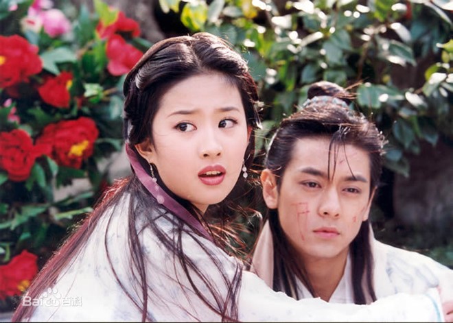 13 năm trước, Lâm Chí Dĩnh quay lại thời hoàng kim sự nghiệp nhờ vai Đoàn Dự. Dù hơn Lưu Diêc Phi nhiều tuổi nhưng họ rất xứng đôi trên màn ảnh.