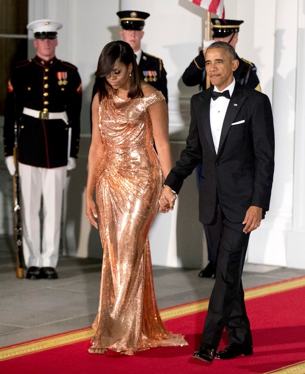 Tối 18/10, Tổng thống Barack Obama tổ chức quốc yến cuối cùng để thiết đãi Thủ tướng Italy Matteo Renzi và phu nhân đang có chuyến thăm Mỹ. Tại buổi tiệc, bà Michelle Obama thu hút mọi ánh nhìn khi xuất hiện với bộ đầm lấp lánh hiệu Versace. Một số tạp chí lớn còn ví đây là "bộ đầm nữ thần". 