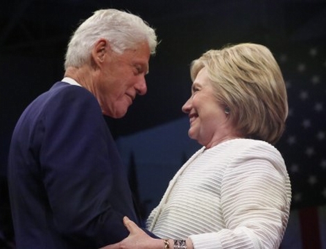 Hôn nhân sóng gió hơn 4 thập kỷ của vợ chồng Clinton