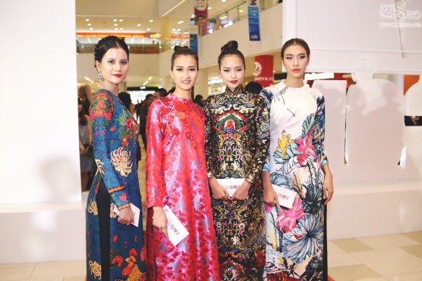 Các người mẫu bước ra từ cuộc thi Nexttop model.  Sài Gòn Anh Yêu Em khởi chiếu trên toàn quốc bắt đầu từ ngày 07/10/2016.