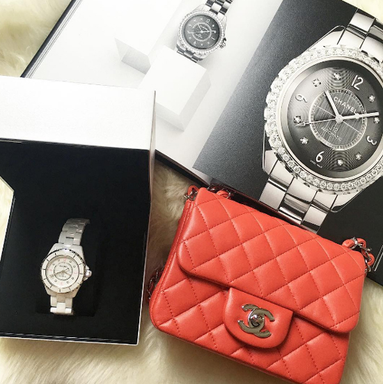 Chiếc đồng hồ Chanel hàng hiếm và túi Chanel nhỏ là hai món đồ xa hoa Minh Hằng mới sắm.