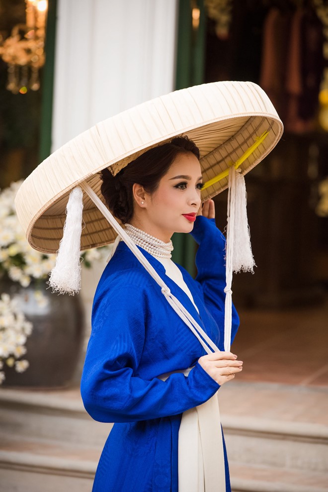 Vào ngày 11/12, Không gian áo dài Việt chính thức khai trương tại Hà Nội với nhiều hoạt động như trưng bày các bộ sưu tập, trình diễn thời trang. 