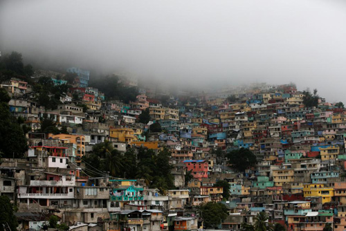 Cảnh tượng như này tận thế khi siêu bão mặt quỷ Matthew đổ bộ vào cảng Port-au-Prince, Haiti.