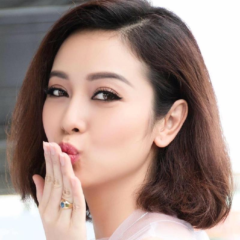 Hoa hậu Jennifer Phạm thay ảnh đại diện cực nhí nhảnh, đáng yêu