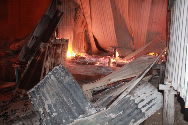 Các ngôi nhà làm bằng vật liệu bắt lửa nên gần như không còn gì sau vụ cháy. Ảnh: 