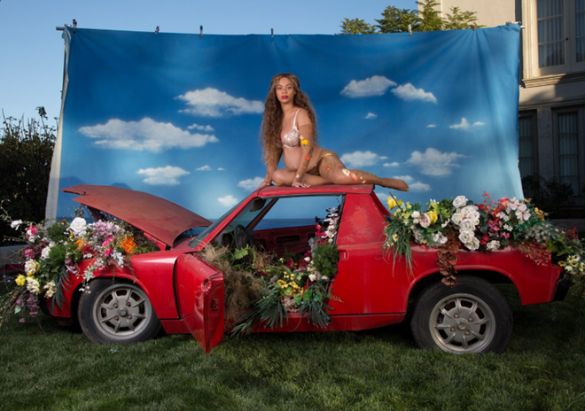 Cặp vợ chồng Jay Z và Beyonce từng đứng trước bờ vực tan vỡ vào năm 2014. Nguyên nhân được cho là Jay Z vẫn không thay đổi tính trăng hoa sau khi kết hôn. 