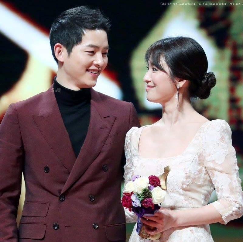Mới đây, cư dân mạng Trung Quốc một lần nữa xôn xao trước thông tin Song Joong Ki và Song Hye Kyo sẽ kết hôn vào năm 2017. Cụ thể thông tin được rò rỉ từ hai website chính thức của hai thương hiệu nổi tiếng do Song Hye Kyo làm đại diện là Laneige Đài Loan và Shilla Duty Free. 