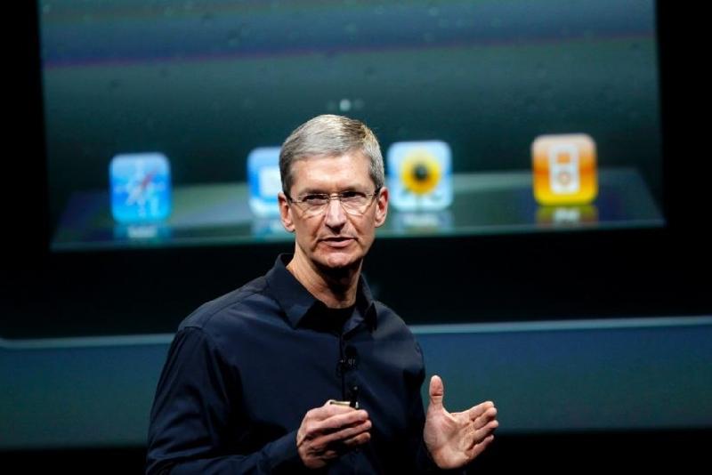 Giám đốc điều hành Apple Tim Cook thuyết trình về iPhone 4S tại trụ sở của Apple ở Cupertino, California ngày 4/10/2011.