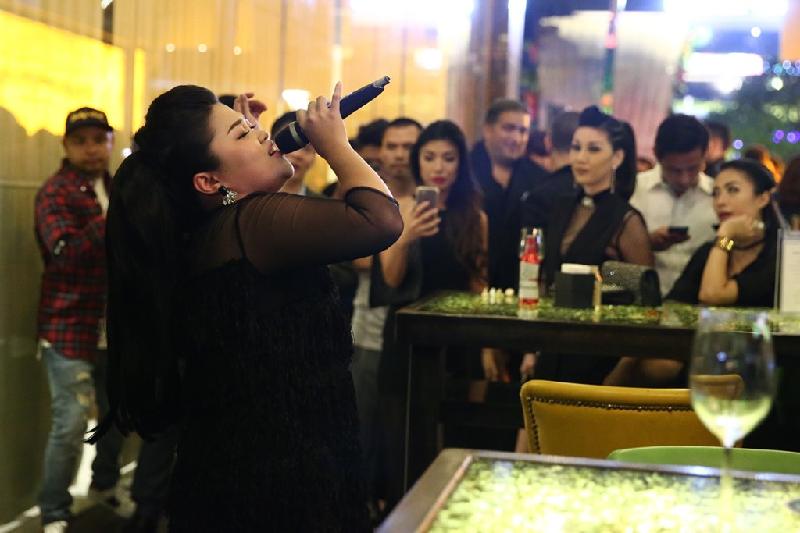 Á quân Vietnam Idol 2015 Bích Ngọc nhận nhiều tràng vỗ tay khi khoe giọng hát 