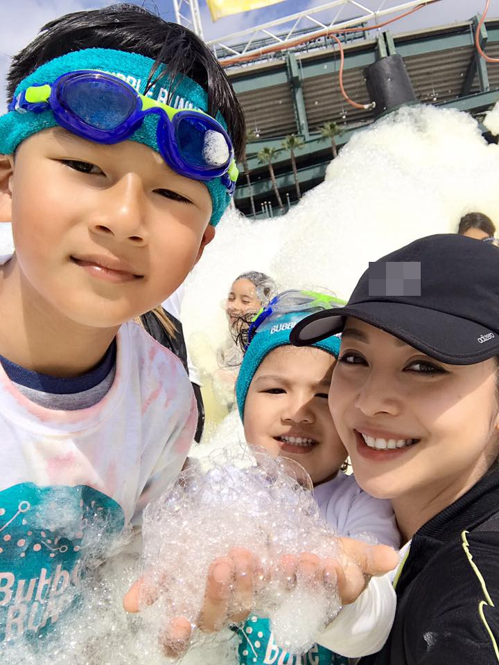 Jennifer Phạm tận hưởng khoảnh khắc vui chơi cùng con trai Bảo Nam và con gái - bé Na
