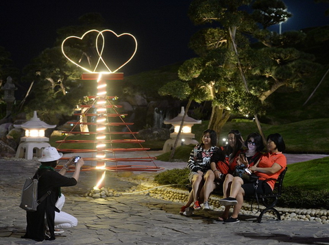 Khóa tình yêu Hàn Quốc, vườn Nhật Bản xuất hiện ở Hạ Long