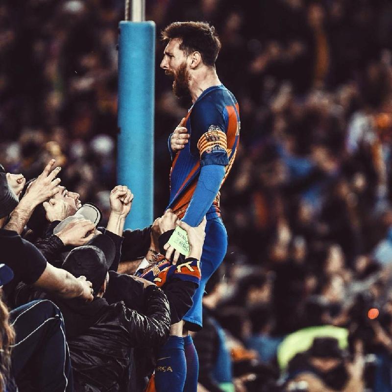 Trong một đoạn video clip mới đăng tải lên mạng xã hội, người hâm mộ Barca chia sẻ khoảnh khắc ăn mừng hiếm gặp của Messi trên sân Nou Camp hồi giữa tuần.