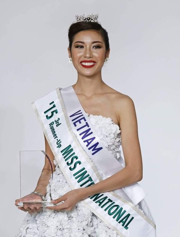 Cô đoạt được chiếc vương miện Á hậu 3 trong cuộc thi Hoa hậu Quốc tế 2015. 