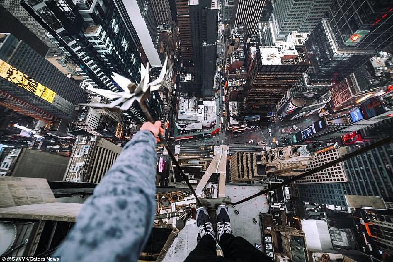 Những hình ảnh ở New York được một nhiếp ảnh gia ẩn danh chụp và SVVVK đăng trên Instagram. Ảnh: 