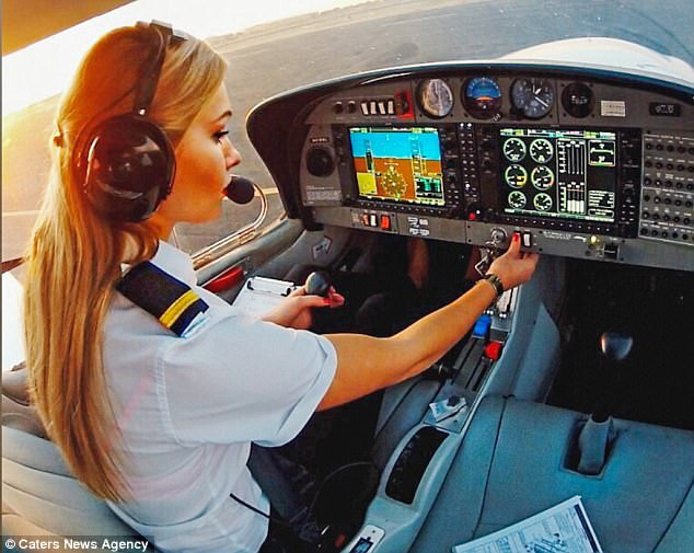 Lúc 19 tuổi, cô tham gia tập huấn tại Học viện Hàng không CAE. Nhờ chăm chỉ luyện tập nên chỉ sau 2 năm ngắn ngủi, cô đã nhận được bằng phi công, khiến nhiều người không khỏi ngưỡng mộ.