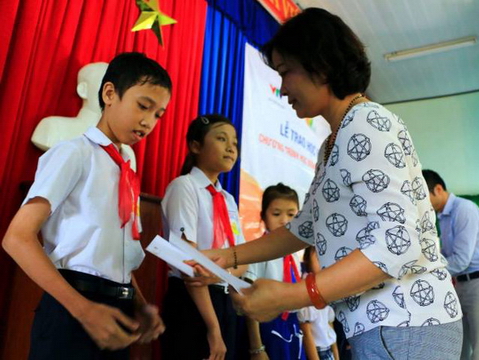 Học bổng Niềm Tin Việt chắp cánh tương lai cho học sinh nghèo cả nước