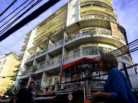 Bên trong chung cư 40 tuổi phải di dời khẩn cấp ở phố Tây Sài Gòn