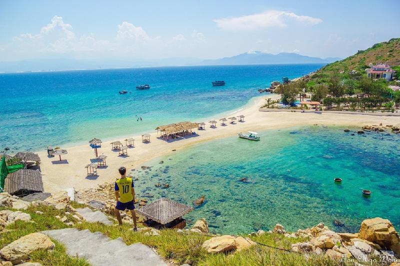 Đảo Yến (Hòn Nội) thuộc vịnh Nha Trang, Khánh Hòa, cách đất liền khoảng 25 km về phía đông bắc, rất thu hút với cảnh đẹp tuyệt vời như thiên đường. Ảnh: Phạm Duy Đông.