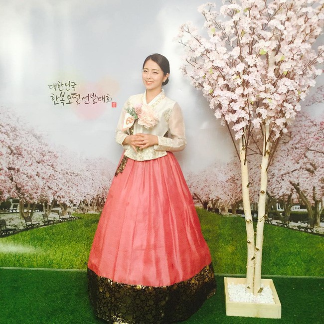 9X xinh đẹp khi diện hanbok - trang phục truyền thống của Hàn Quốc.