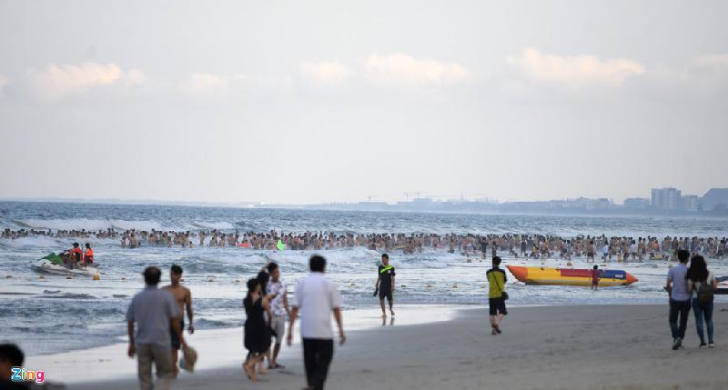 Các bãi biển ở Đà Nẵng được quy định khu vực tắm và quản lý rất tốt. Đi dọc từ bãi Mỹ Khê tới Phạm Văn Đồng, du khách sẽ khó tìm được một mảnh nylon, vỏ lon hay một cọng rác nào nằm trên cát.