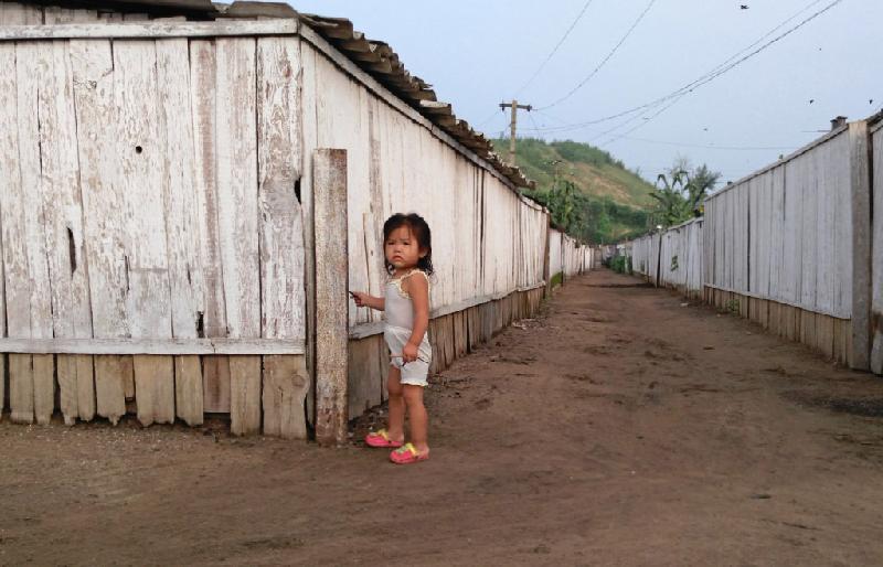 Theo Chu, người dân ở đây sống trong tình trạng nghèo khổ, nhiều người còn đi ăn xin.