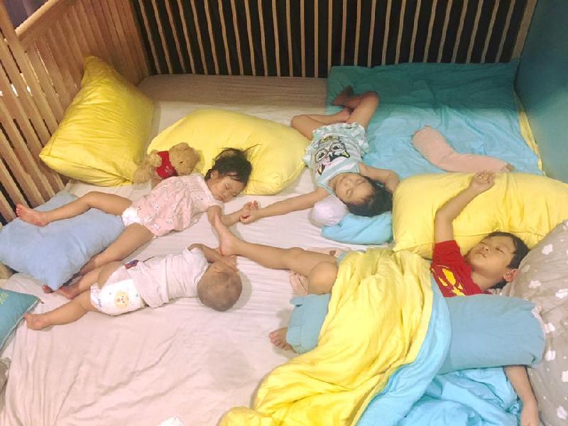 Bà xã Lý Hải hóm hỉnh bật mí khoảnh khắc ngủ của các con: 