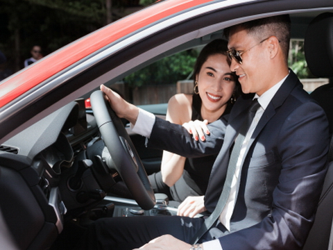 Công Vinh và Thủy Tiên tiếp tục làm đại sứ cho xe Audi A5 Sportback