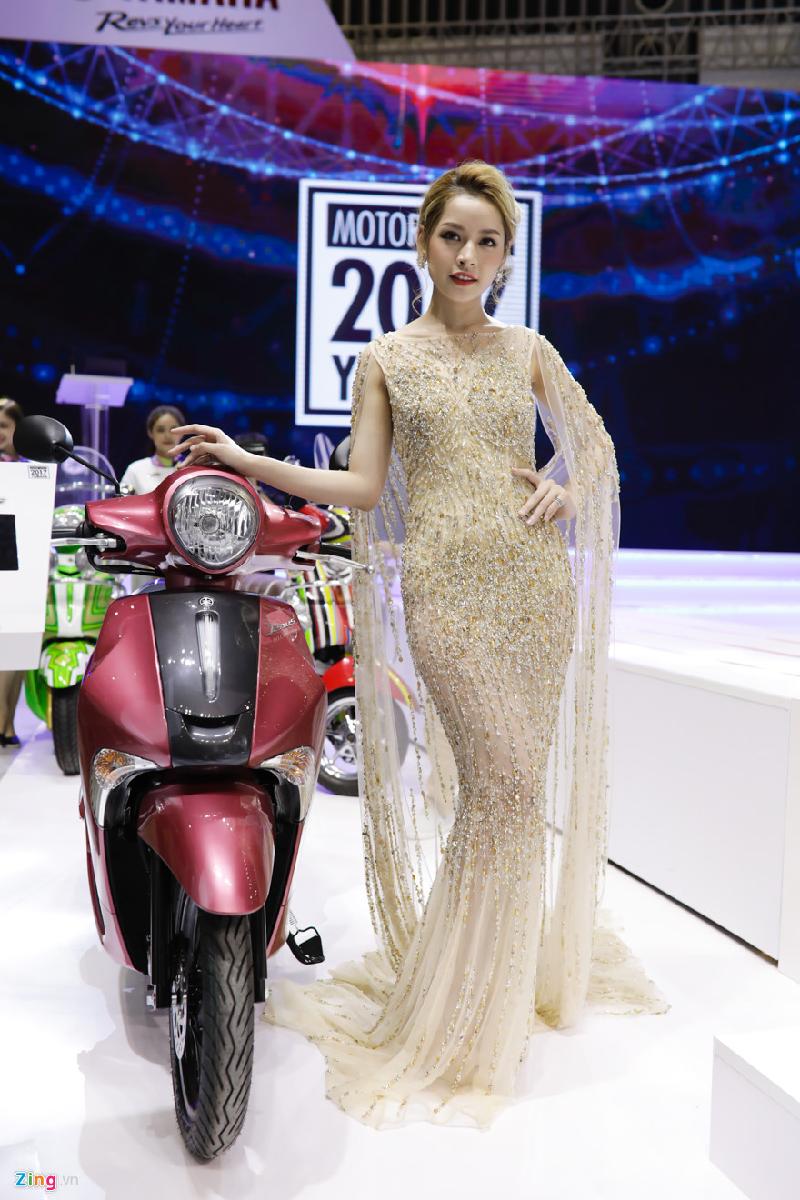Đây là 2 ngôi sao hiếm hoi đến với Vietnam Motorcycle Show 2017 trong ngày khai mạc triển lãm. Ngoài Yamaha, các thương hiệu khác gần như chỉ tập trung vào giới thiệu sản phẩm.