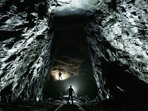 Thám hiểm những hang mỏ ẩn sâu trong lòng đất