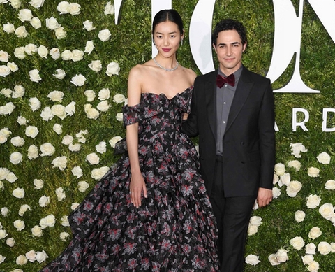 Trang phục hoa lá chiếm lĩnh thảm đỏ Tony Awards 2017