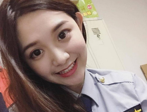 Nữ cảnh sát xinh đẹp phải khóa instagram vì bất ngờ nổi tiếng