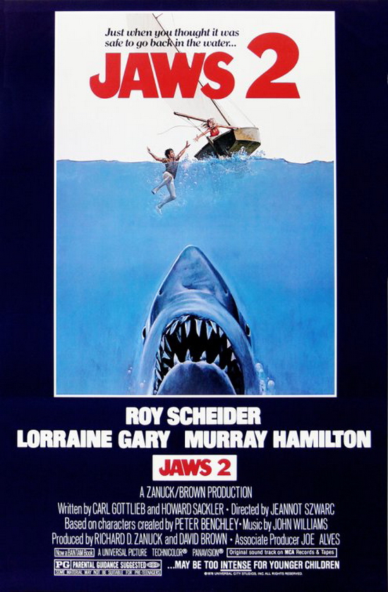Jaws (1975)  Jaws - huyền thoại không thể không kể đến của dòng phim cá mập. Nội dung chuyển thể nguyên gốc từ tác phẩm của nhà văn Peter Benchley, xoay quanh sự tấn công của một con cá mập trắng khát máu, với những khoảnh khắc nghẹt thở, vô cùng đáng sợ và hồi hộp. Tác phẩm cũng góp phần đưa tên tuổi đạo diễn Steven Spielberg từ một nghệ sĩ vô danh trở thành ngôi sao sáng của Hollywood gắn liền với bộ sưu tập các 