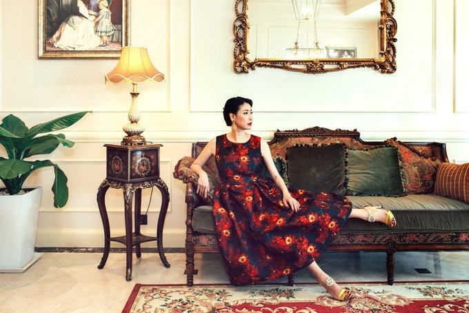 Hoa hậu Việt Nam một thời như bà hoàng giữa lầu son của mình.