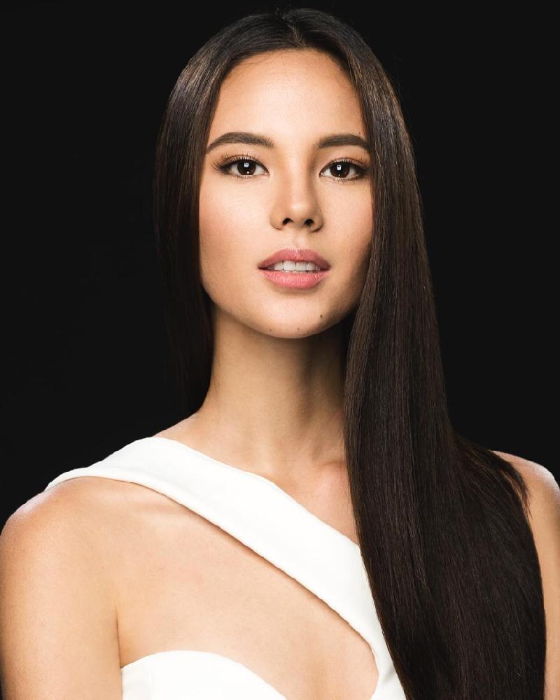 Gương mặt tiếp theo lọt top 10 Hoa hậu của các hoa hậu là Catriona Gray (Philippines). Trước đó, cô lọt top 5 Hoa hậu Thế giới 2016.
