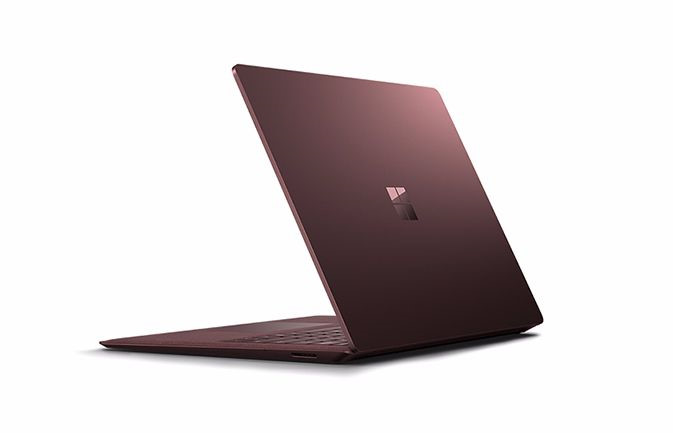 Surface Laptop: Ngoài màu platinum và graphite tiêu chuẩn, trên mẫu Surface Laptop người dùng còn có thể tùy chọn màu tím hoặc xanh cobalt. Để sở hữu sản phẩm này, người dùng phải bỏ ra từ 1.299 USD.