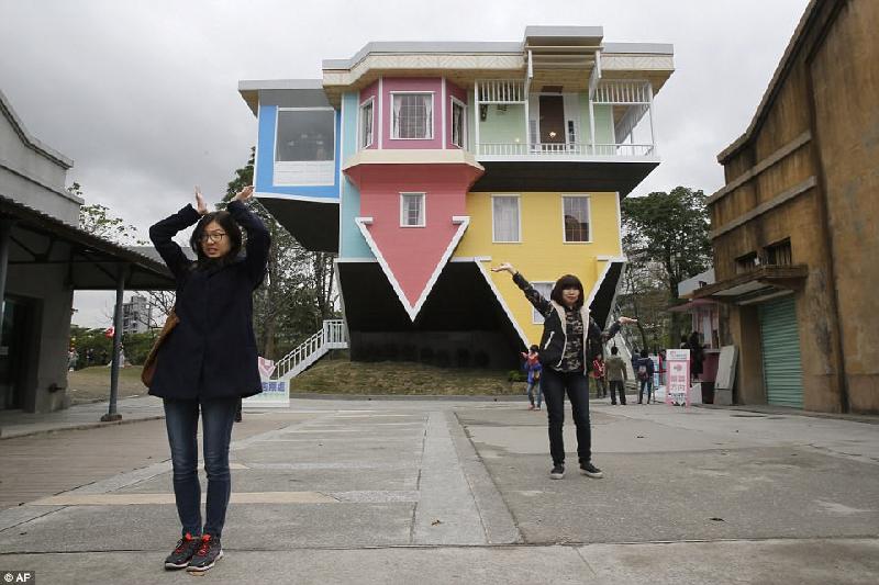 Một nhóm kiến trúc sư Đài Loan (Trung Quốc) dựng ngôi nhà nhiều màu sắc này ở công viên sáng tạo Hoa Sơn tại Đài Bắc.