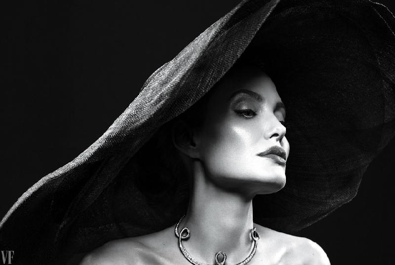 Angelina Jolie đẹp sắc sảo trong bộ ảnh mới