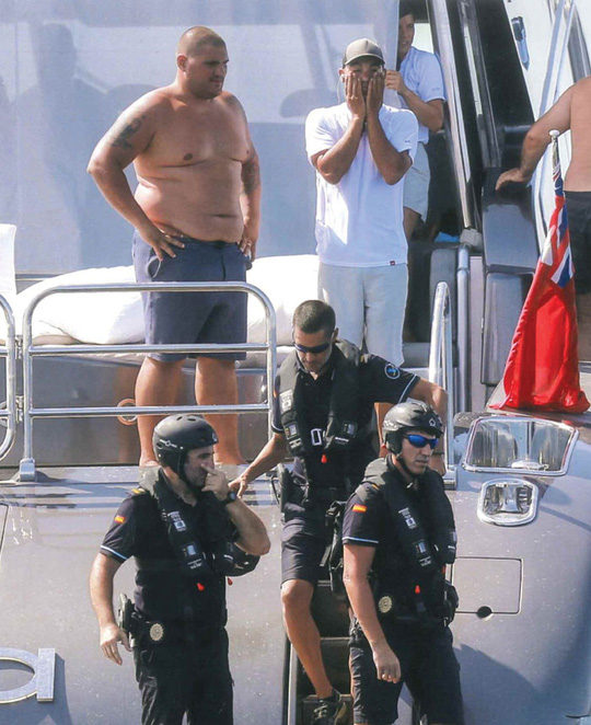Cảnh sát biển Tây Ban Nha kiểm tra du thuyền Ronaldo