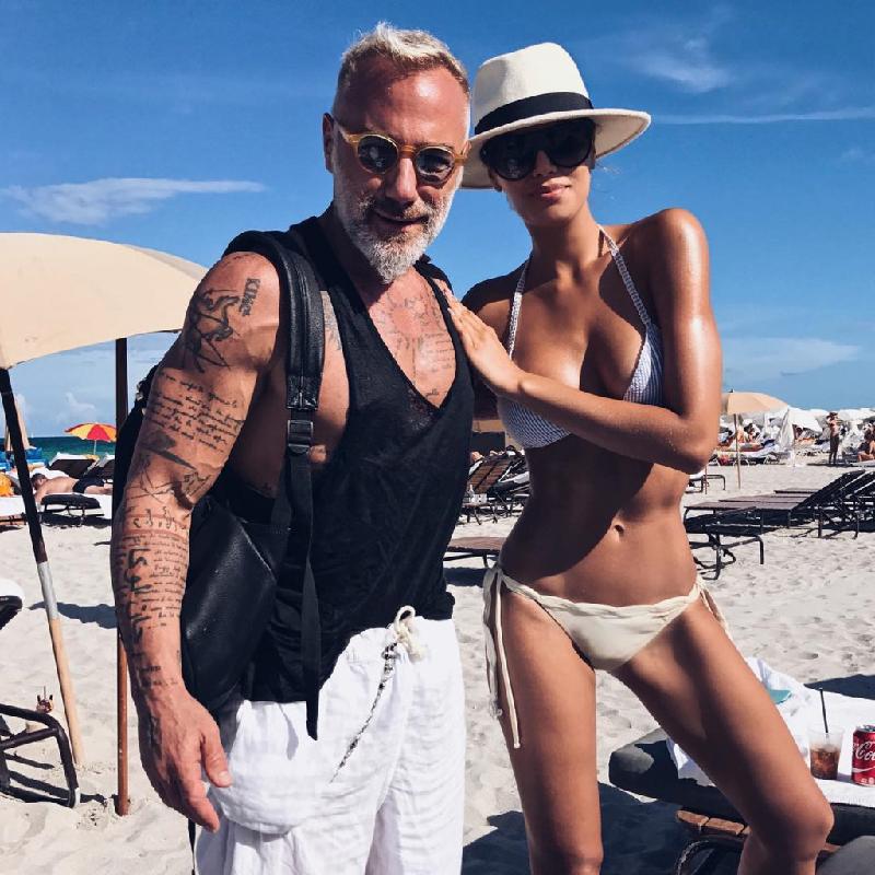 Trên trang cá nhân, Hoa hậu Colombia khoe bức ảnh tại buổi đi biển khác cách đây vài ngày. Ariadna Gutiérrez cũng tranh thủ chụp hình thời trang bikini tại bãi biển. Đầu năm nay, Ariadna có vai diễn nhỏ trong bộ phim xXx: Return of Xander Cage của tài tử Vin Diesel.