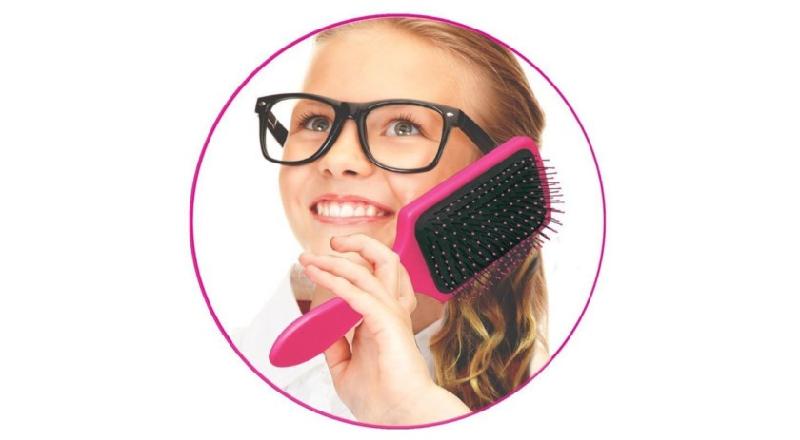 Ốp lưng lược chải tóc: Đây là phụ kiện khá lạ khi kết hợp giữa ốp lưng điện thoại và lược chải tóc. Thiết bị phù hợp cho những ai muốn 