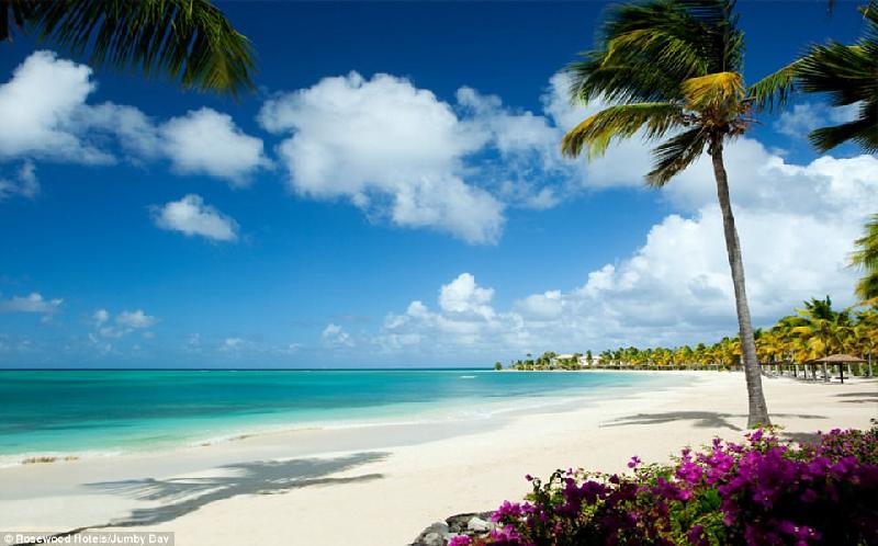 Nằm trên hòn đảo cùng tên cách Antigua khoảng 3 km, khu nghỉ dưỡng nổi tiếng được nhiều ngôi sao yêu thích.