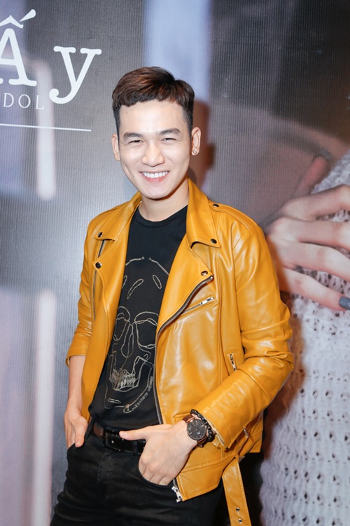 Nam ca sĩ Ali Hoàng Dương - quán quân The Voice 2017.