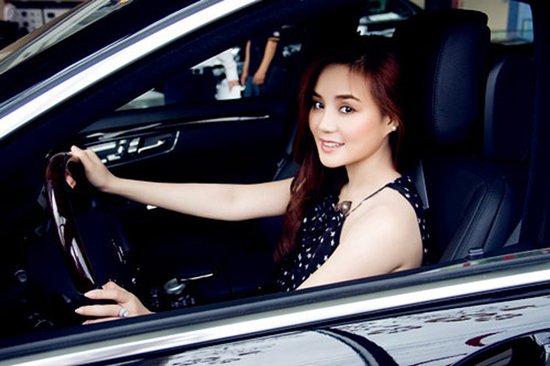 Năm 2012, Vy Oanh chi 7 tỷ đồng để sở hữu chiếc xe này.  