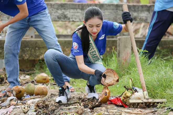 Ngoài việc luyện tập, rèn luyện kỹ năng, sức khỏe. Hà Thu còn tích cực tham gia các hoạt động cộng đồng nhằm kêu gọi bảo vệ môi trường tại Việt Nam.